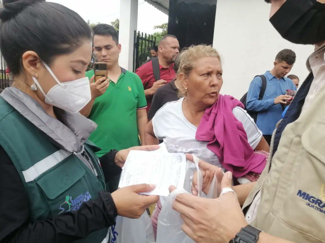 Localizan a grupo de 150 migrantes venezolanos