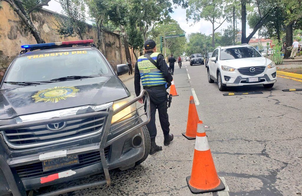 Motoristas ruidosos son multados por la Policía de Tránsito