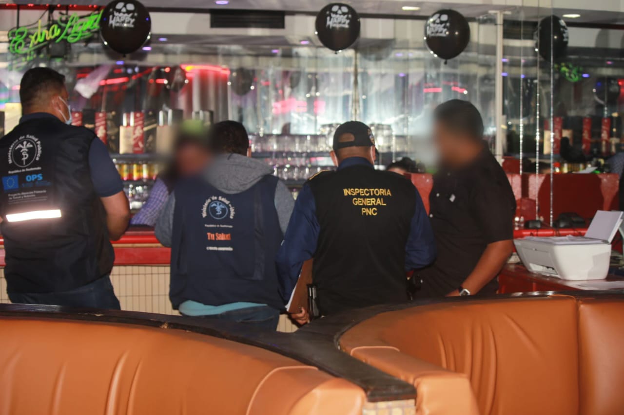 Policía irrumpe “after party” en dos discotecas de la ciudad de Guatemala