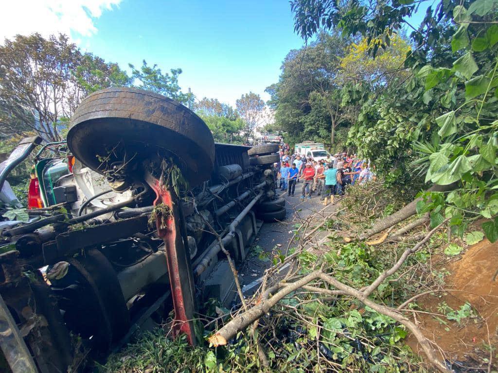 Accidente de bus deja 23 personas heridas