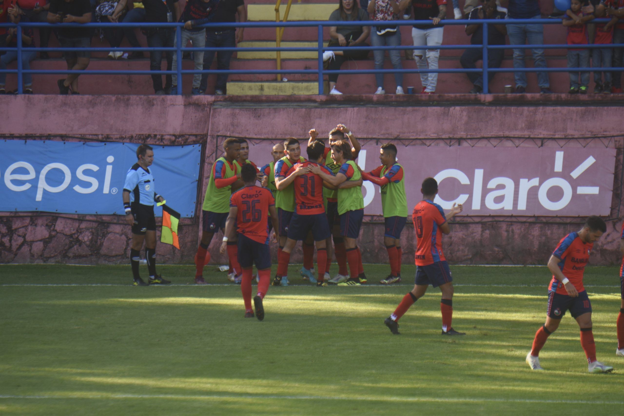 ¡Municipal gana pero sin contundencia! Los rojos derrotan por la mínima a Mixco