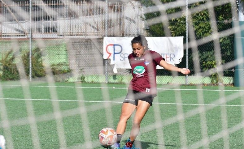 Ana Lucía Martínez guía el triunfo del Pomigliano con un hat-trick