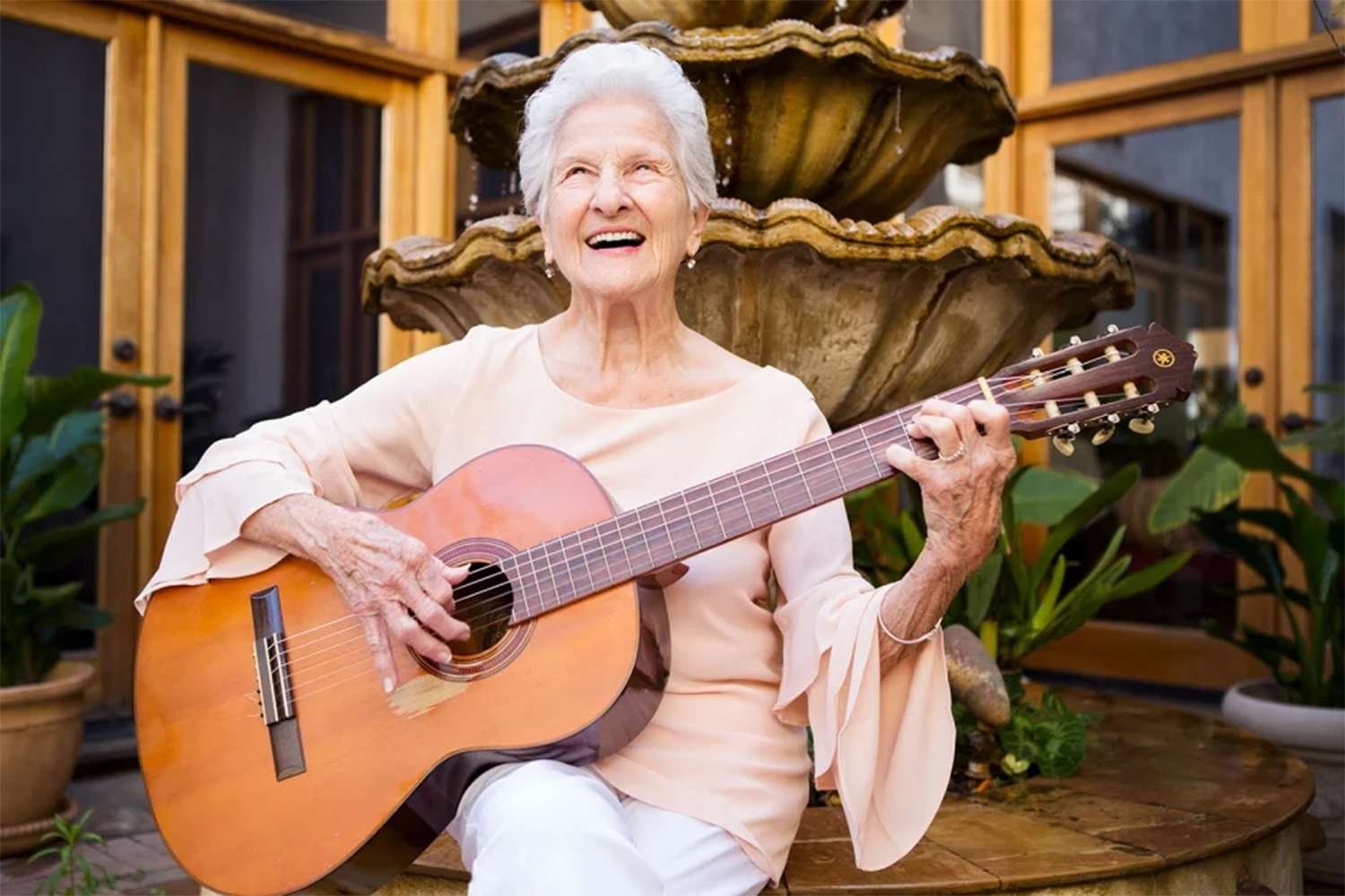 Ángela Alvarez, la abuela de 95 años, que gana su primer Latin Grammy