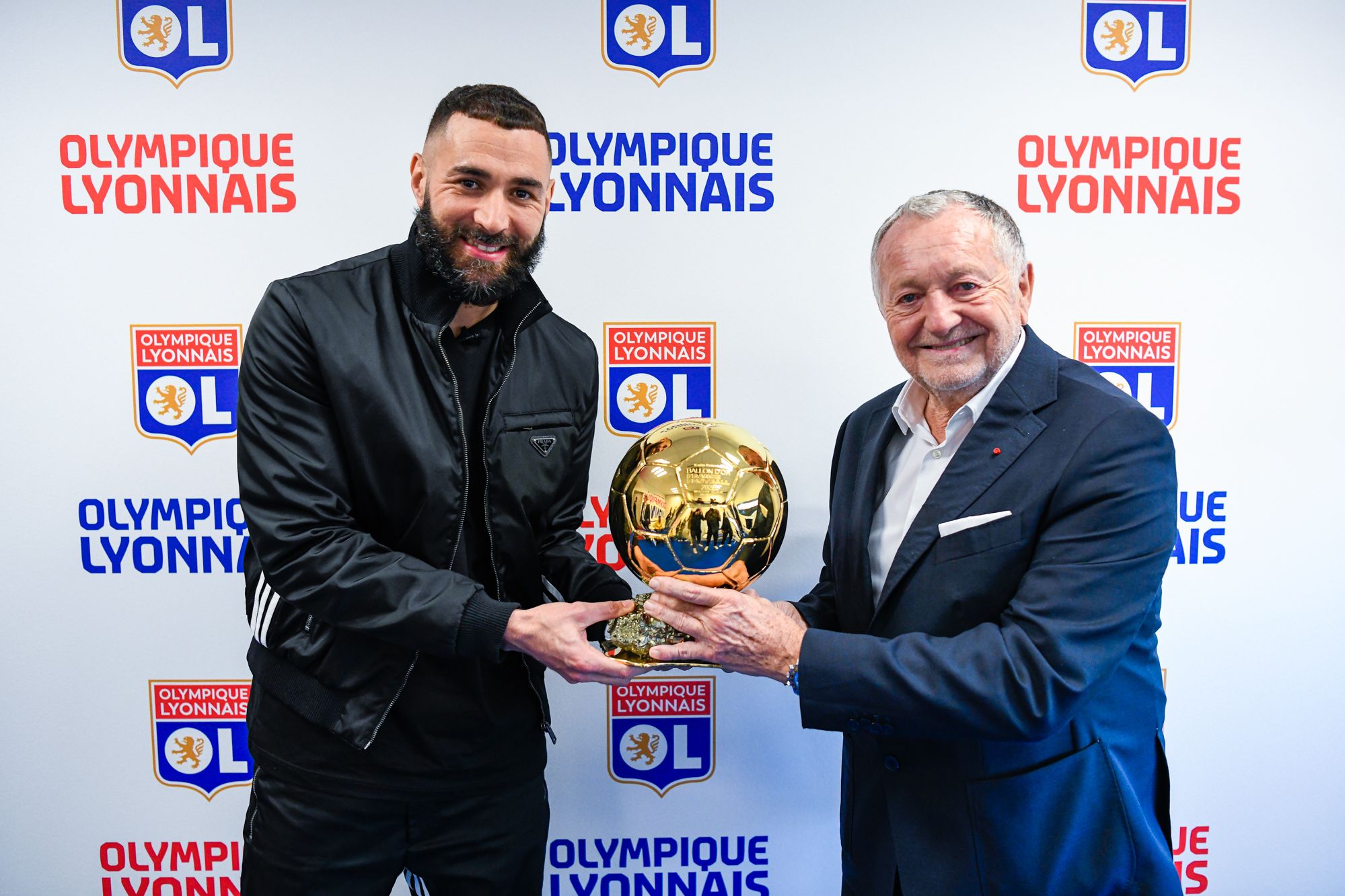 El homenaje del Lyon a Karim Benzema por el Balón de Oro 2022