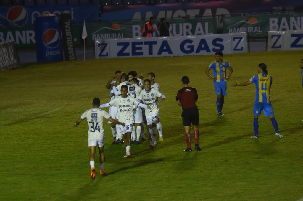 Comunicaciones derrota a Santa Lucía en el último suspiro del partido