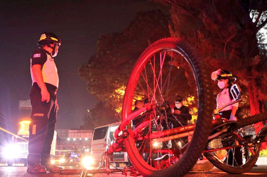 Ciclista es atropellado en la calzada Roosevelt