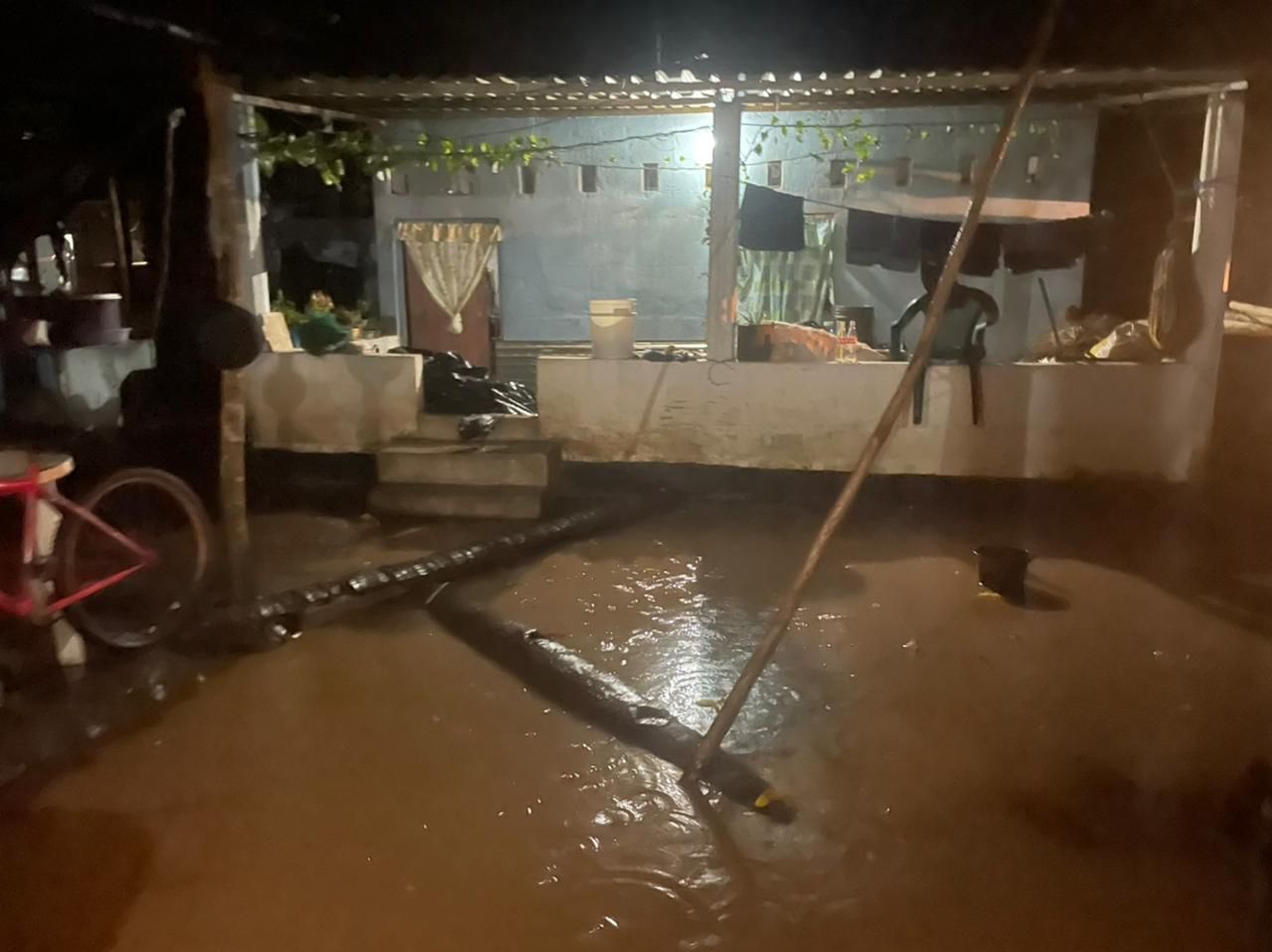 Lluvias causan inundaciones en Santa Rosa