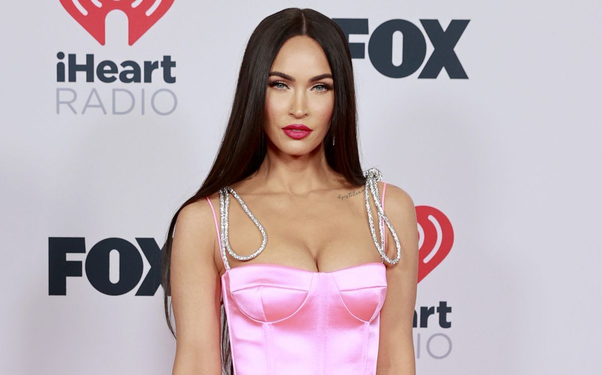 Megan Fox sufre falla de vestuario en plena calle y muestra parte íntima