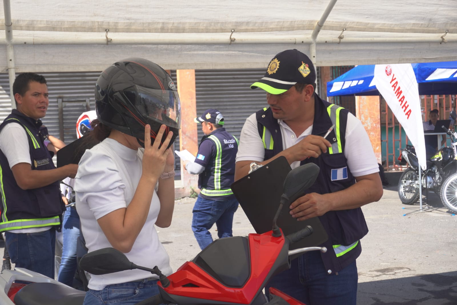 Mujeres con destreza satisfactoria obtienen licencia de motorista