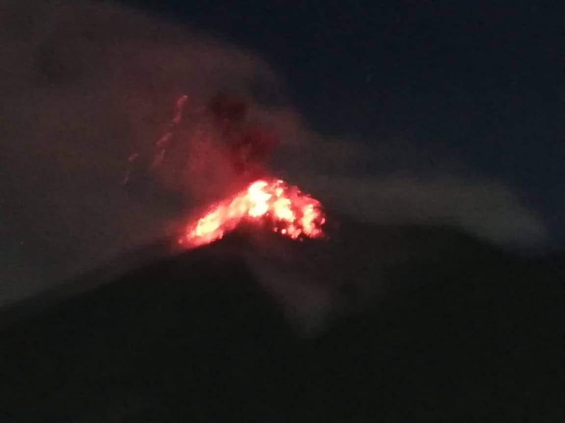 Tras fuerte sismo, volcán de Fuego entra en actividad eruptiva