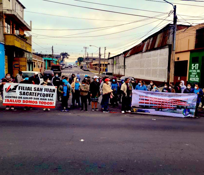 Salubristas bloquean carreteras