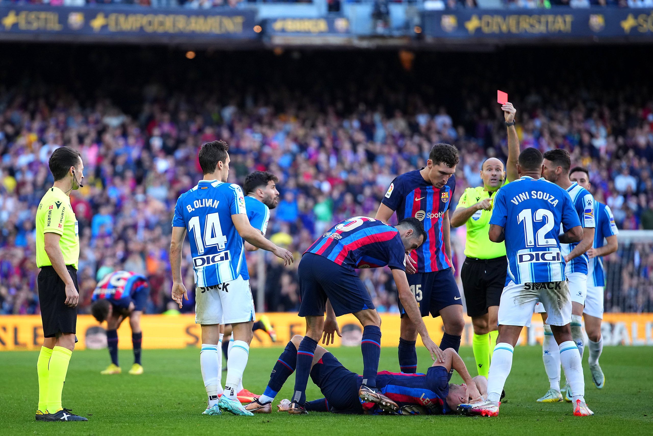 El Barça celebra de manera amarga cerrar como líder de LaLiga en 2022