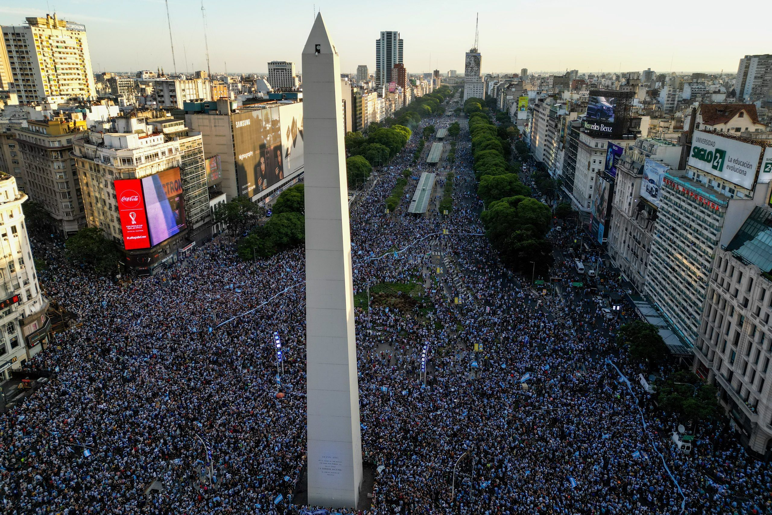 Millones de argentinos recibirán a su selección como héroes este martes