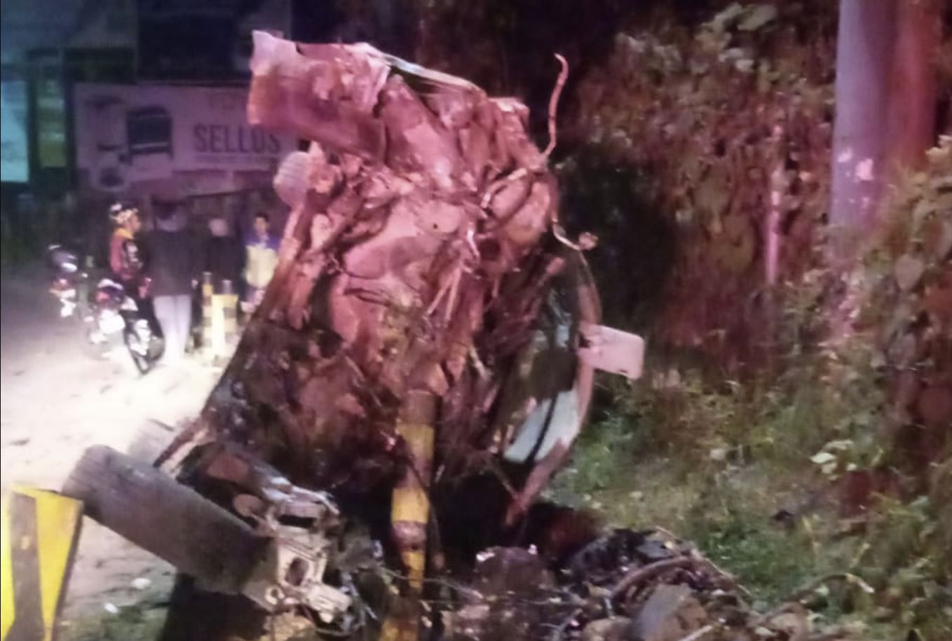 Bomberos rescatan a dos personas tras accidente en ruta Interamericana