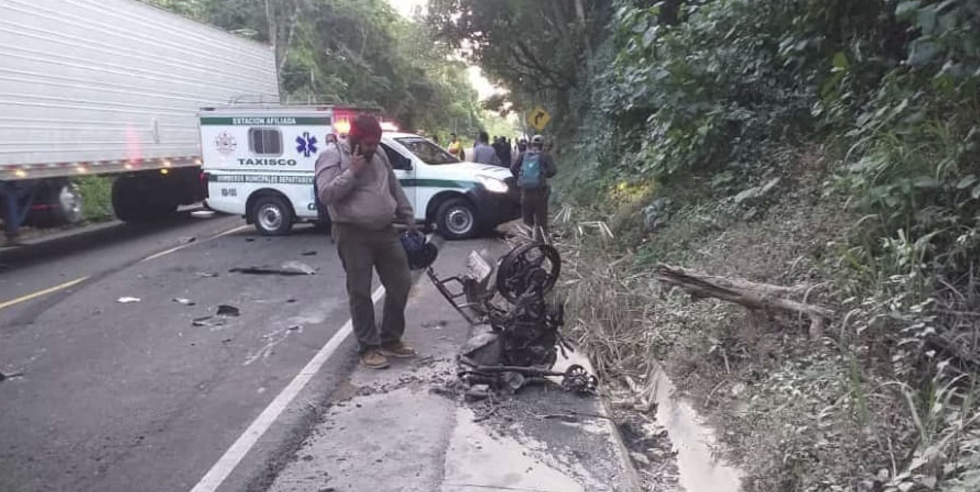 Motorista muere tras chocar contra un camión