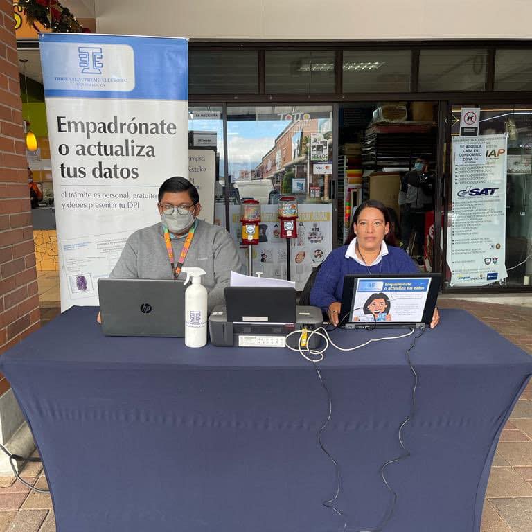 Habilitan empadronamiento en ocho centros comerciales de la ciudad