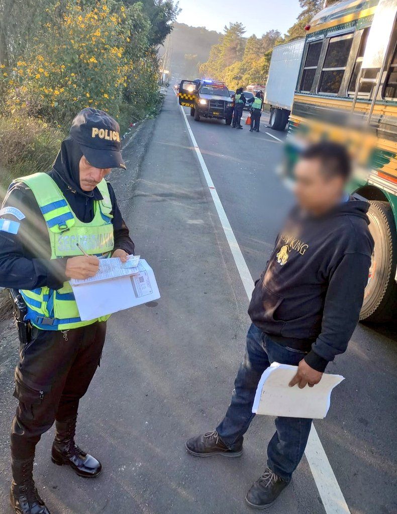 Sorprenden a choferes por haber sobrecargado autobuses