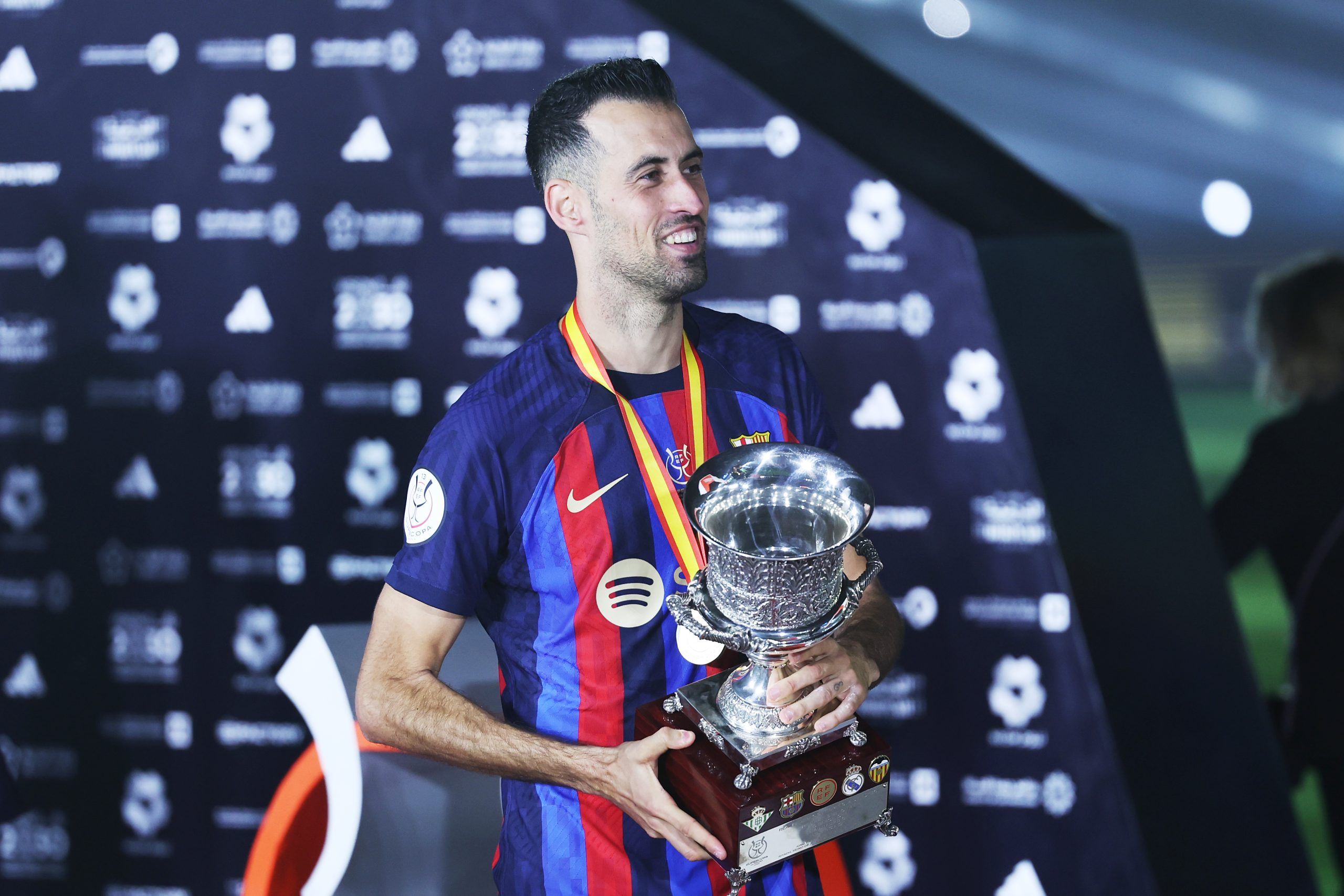 Busquets: «Esto nos sirve para seguir creciendo y poder luchar por más títulos»