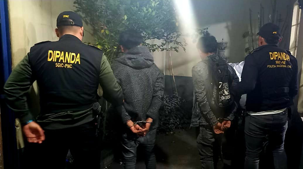 Hermanos extorsionaban a un comerciante