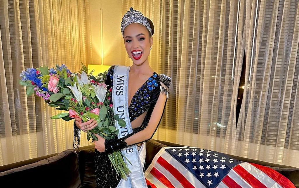 R’Bonney Gabriel, actual Miss Universo, renuncia como Miss USA