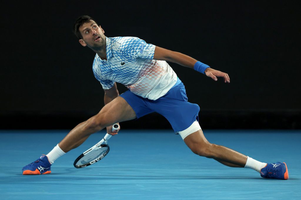 Djokovic logra sufrido triunfo en la segunda ronda del Australian Open