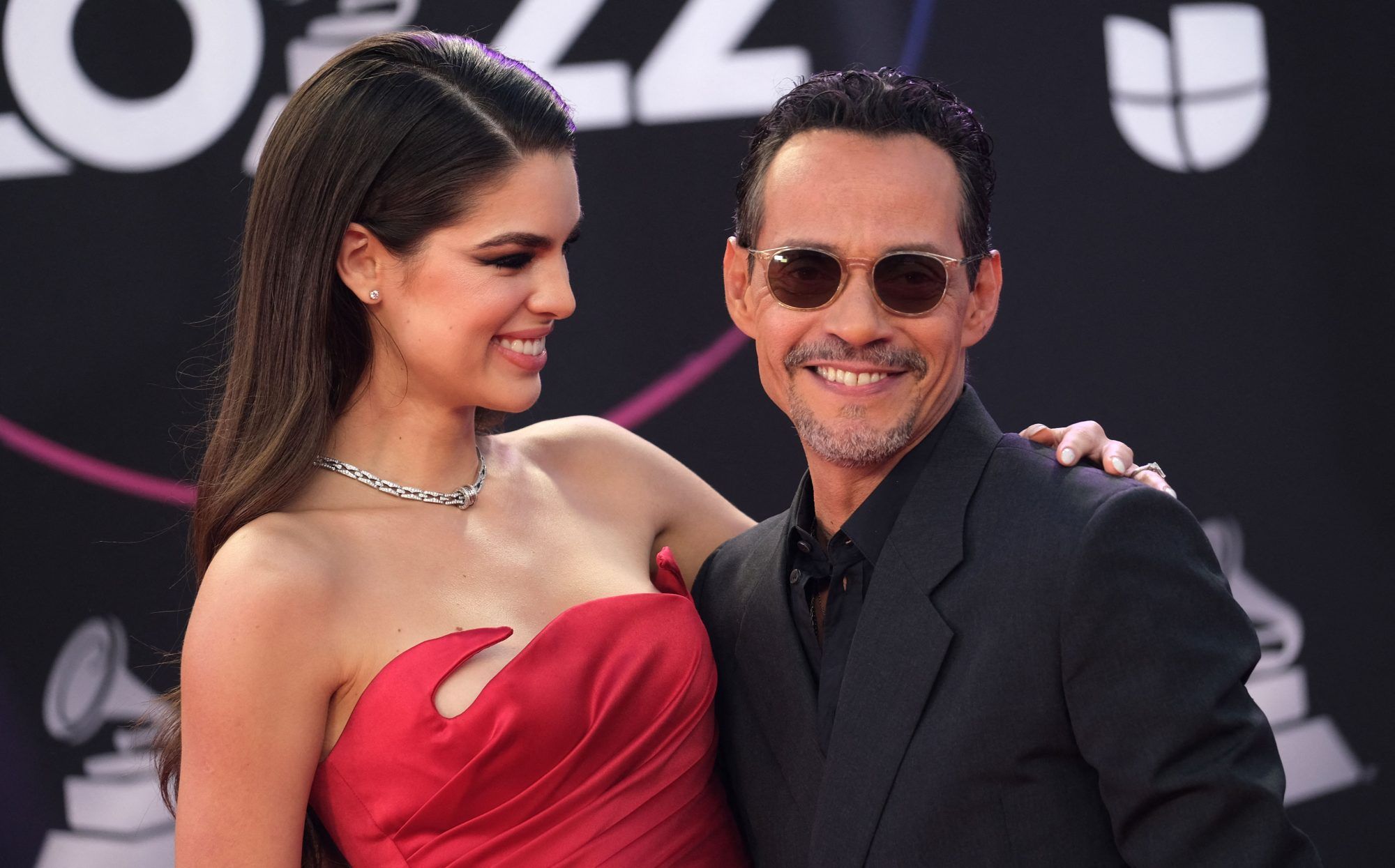 Revista comparte las exclusivas imágenes de la boda de Marc Anthony y Nadia Ferreira