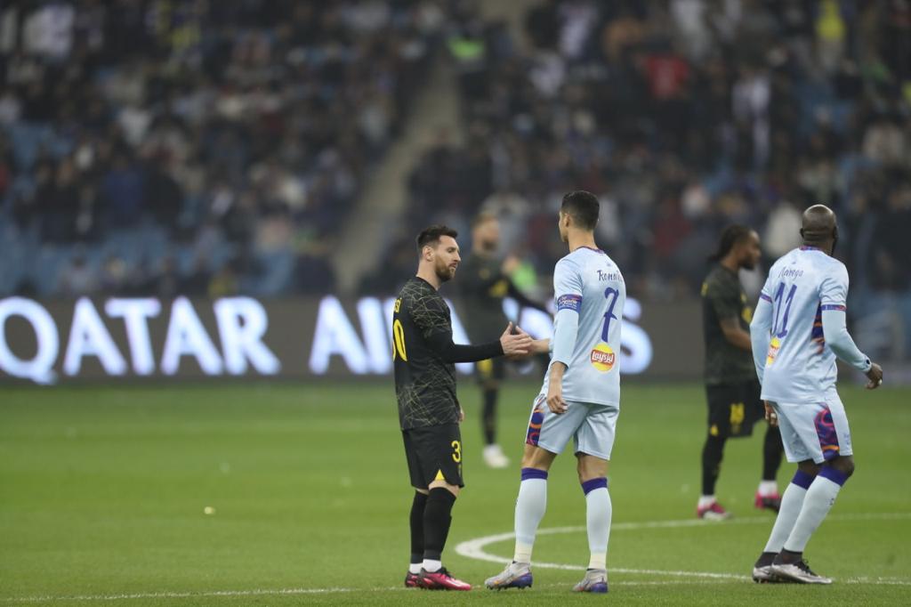 Leo Messi y Cristiano Ronaldo anotan en partido amistoso en Arabia