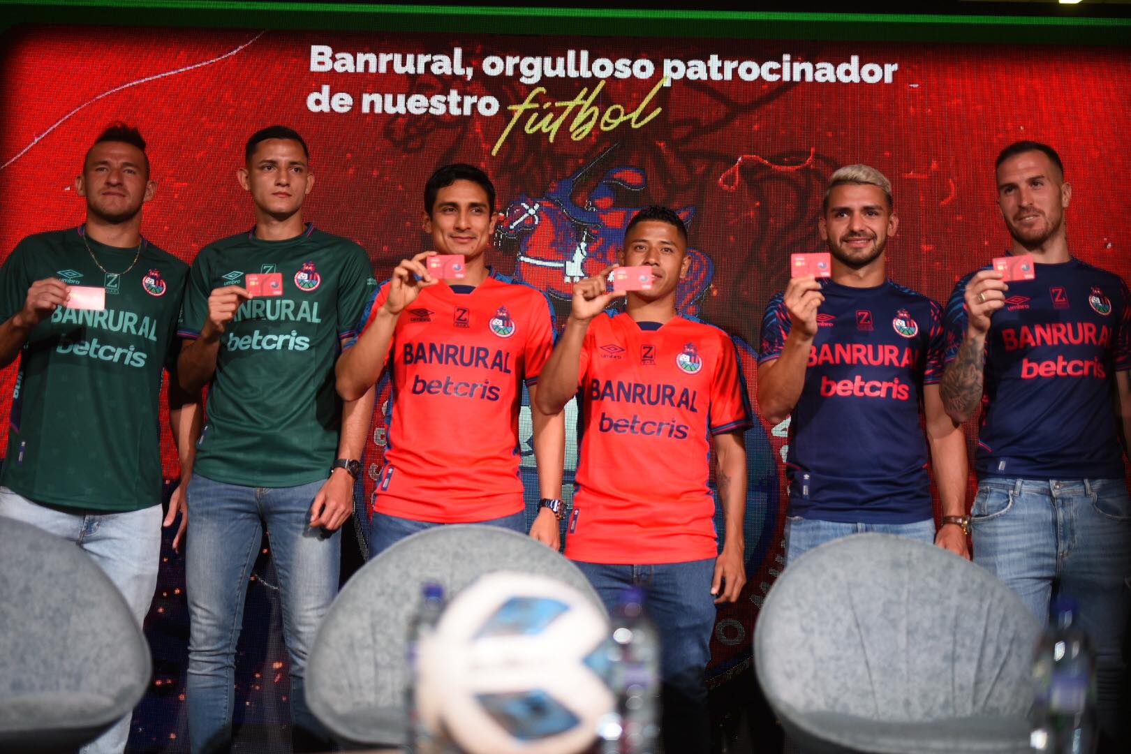 Municipal y Banrural presentan los nuevos beneficios para la afición roja