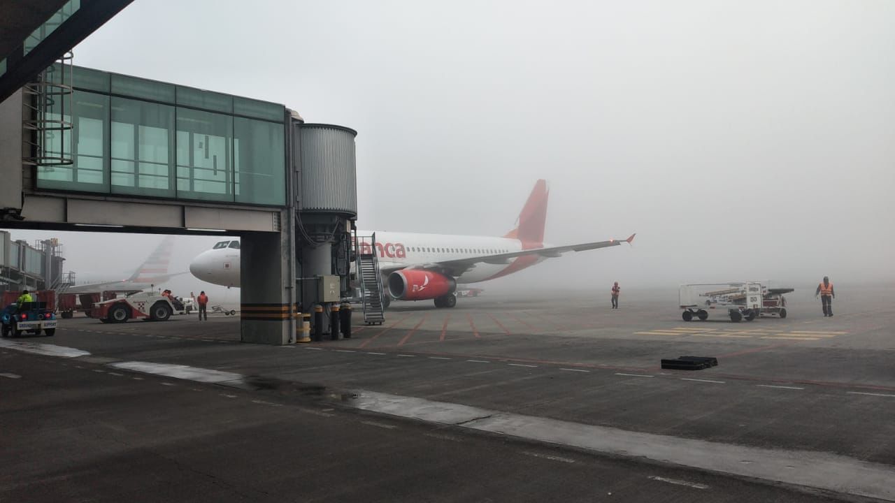 Aeropuerto La Aurora en alerta verde por neblina