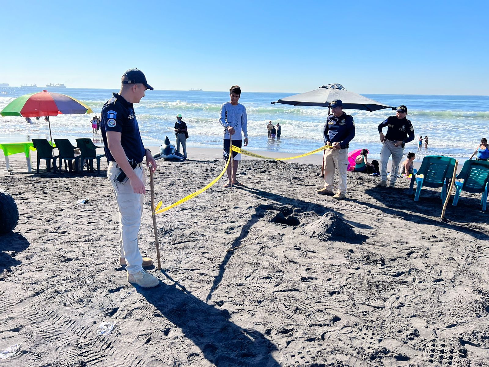 Serpiente marina sorprende a bañistas en el Puerto San José