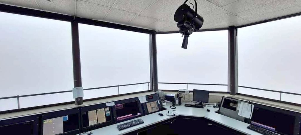 Sin visibilidad desde la Torre de Control debido a la neblina en el Aeropuerto Internacional La Aurora. / Foto: Cortesía