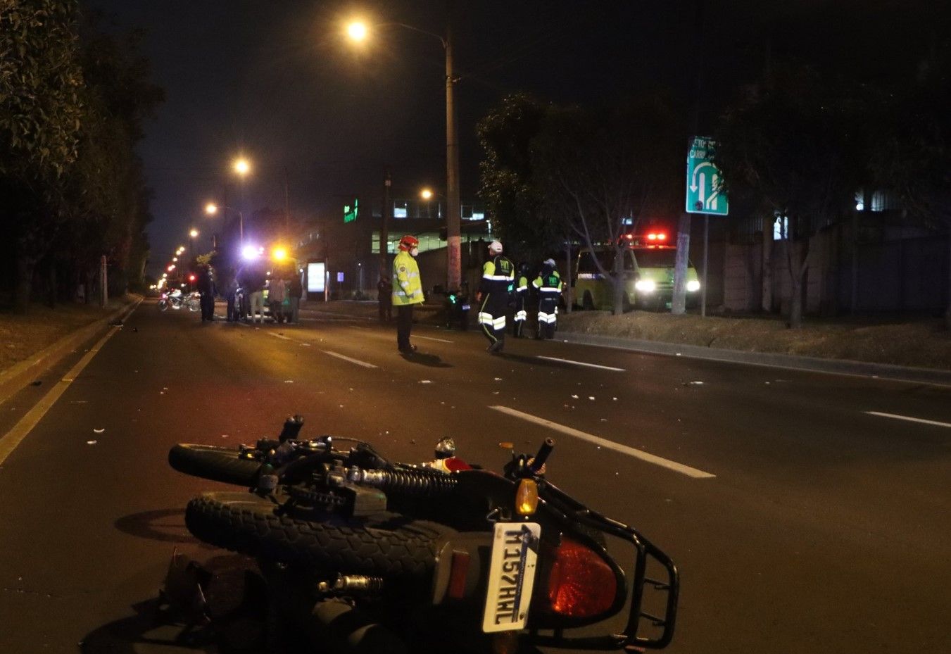 Sufren accidente en motocicleta en la Calzada Atanasio Tzul