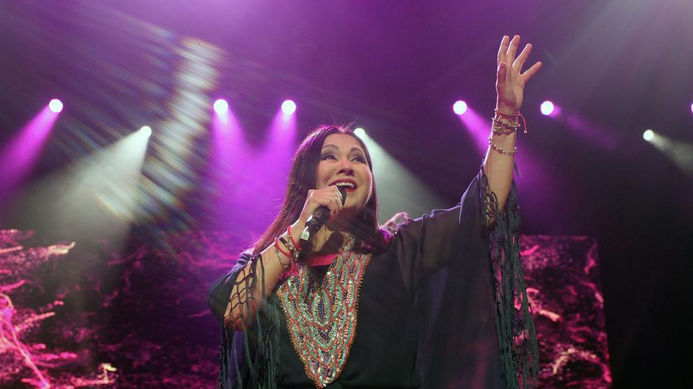 Ana Gabriel se retira de la música tras abucheos en pleno concierto