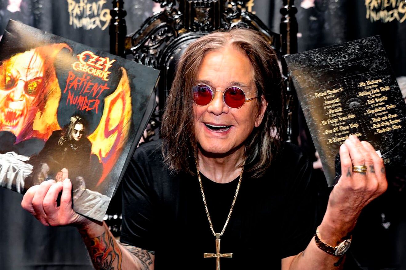 ¡Irreconocible! Primeras imágenes de Ozzy Osbourne entrando a un centro médico