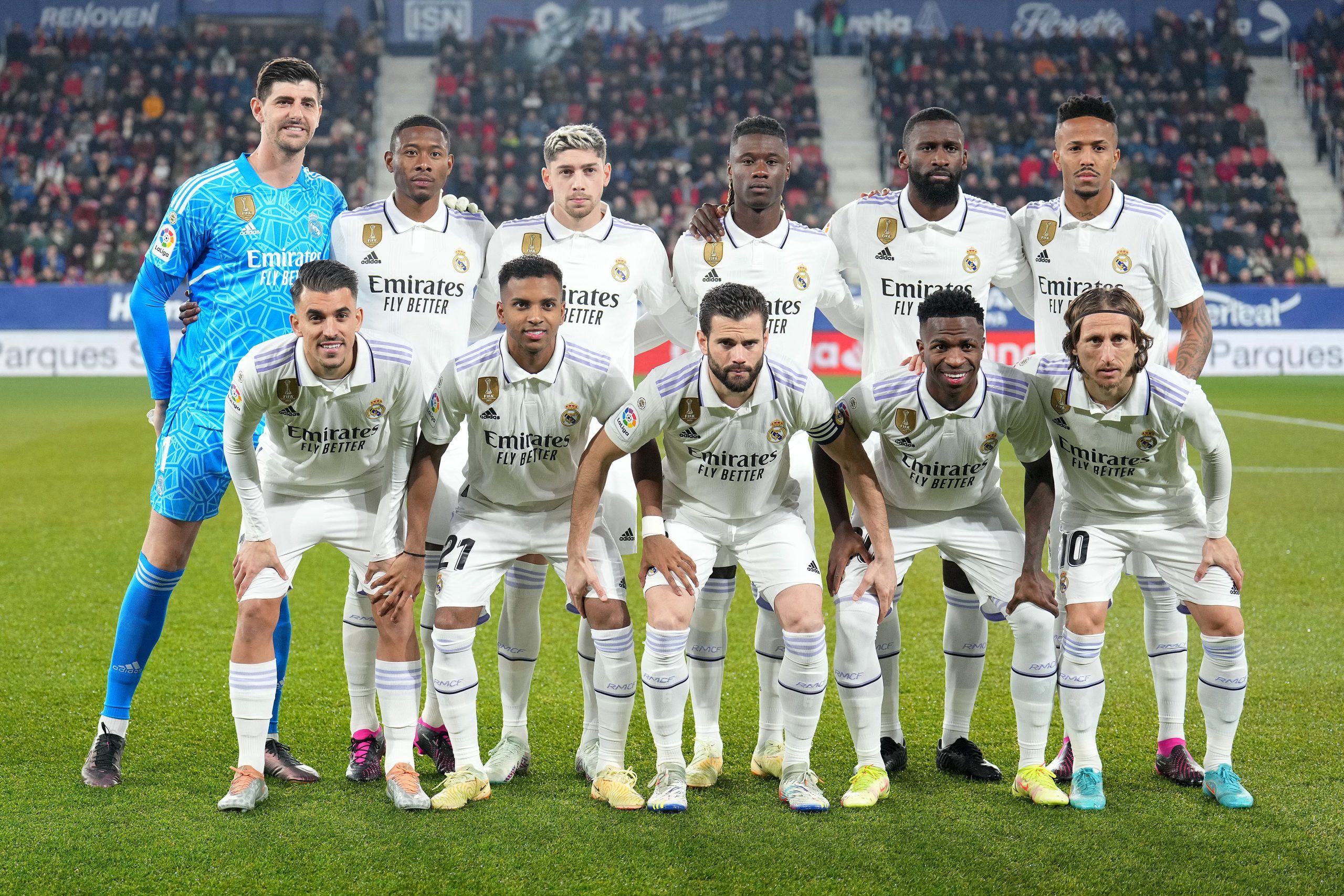 El Real Madrid mete presión al liderato culé con un valioso triunfo ante Osasuna