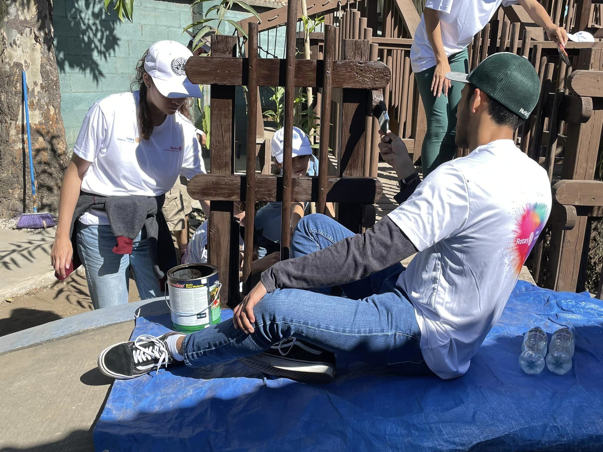 Se unen para embellecer el Jardín de Niños de la Asociación Camino Seguro