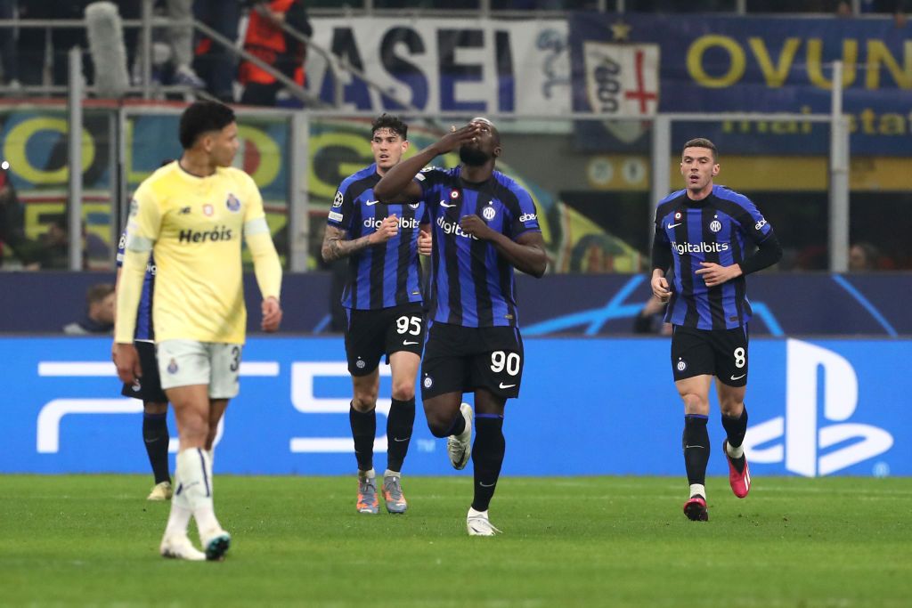 Inter vence a Oporto con gol de Lukaku