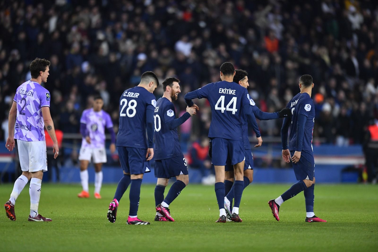 Messi guía el triunfo del Paris Saint-Germain ante el Toulouse