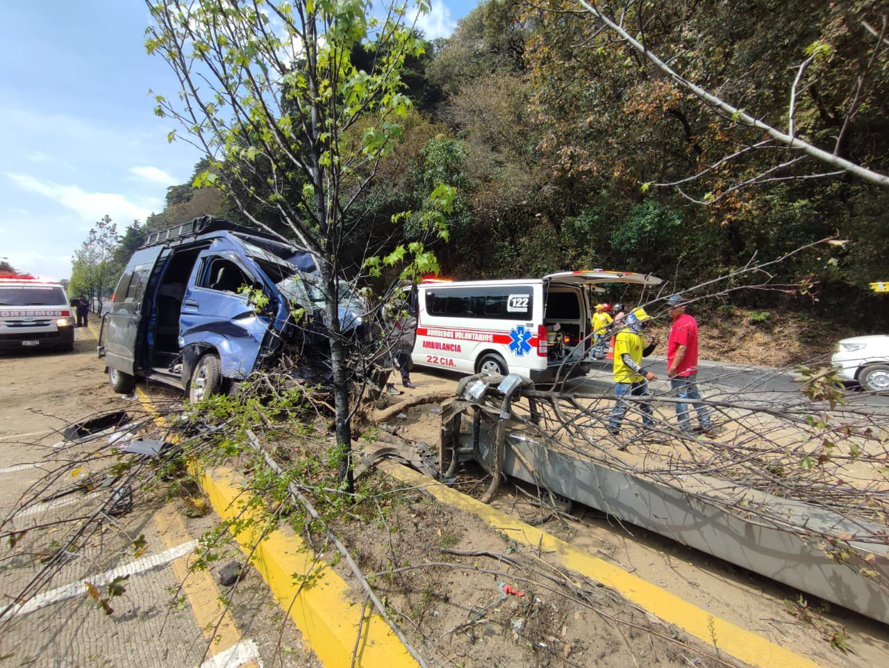 Microbús con pasajeros se accidenta en la ruta Interamericana