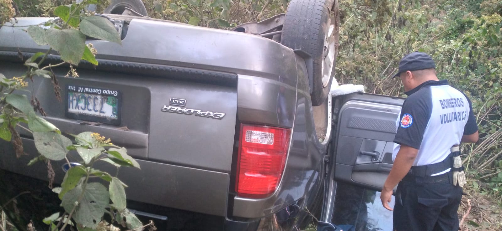 Vehículo cae a un barranco en ruta Interamericana