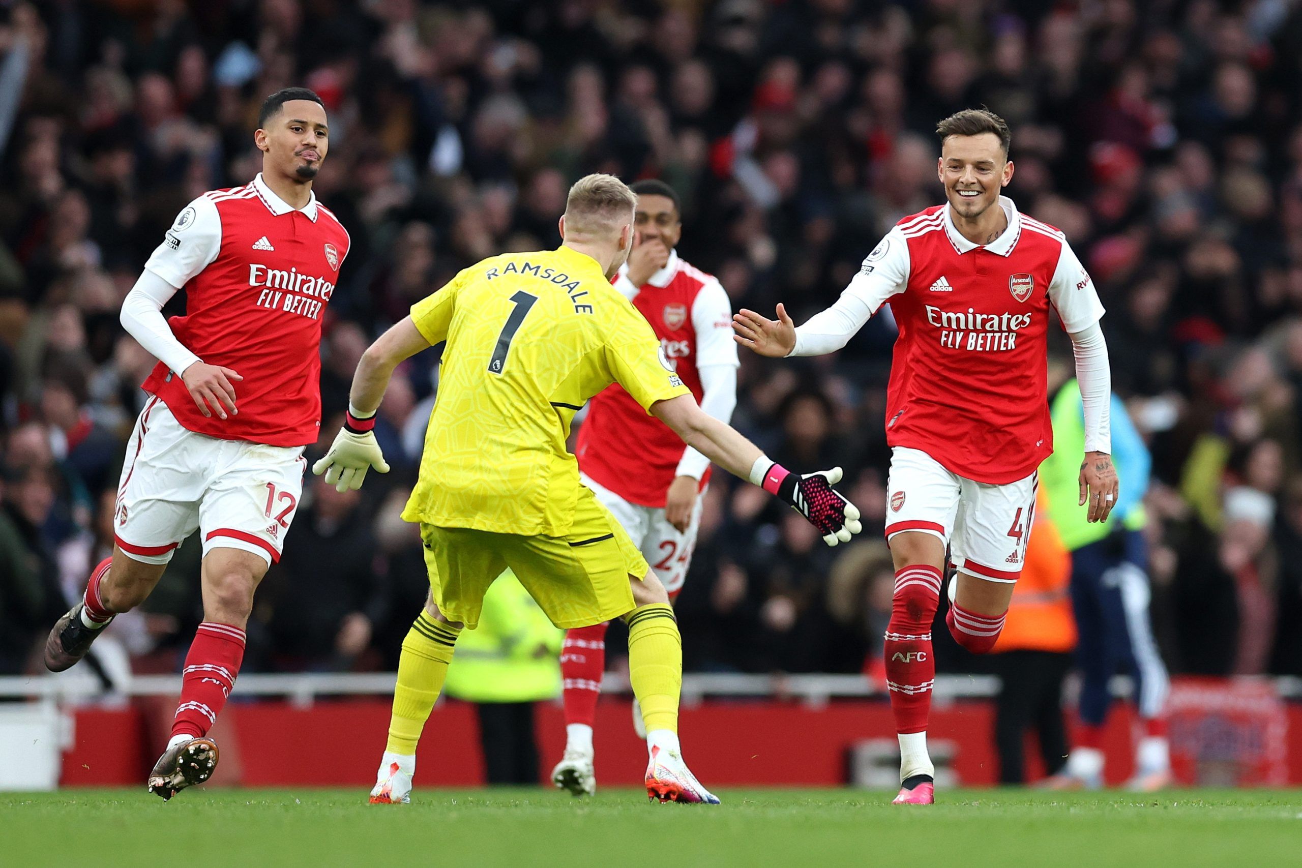 ¡El Arsenal quiere ser campeón! Los Gunners remontan ante el Bournemouth