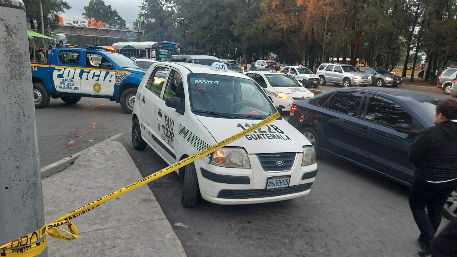 Atacan a piloto de taxi en zona 11