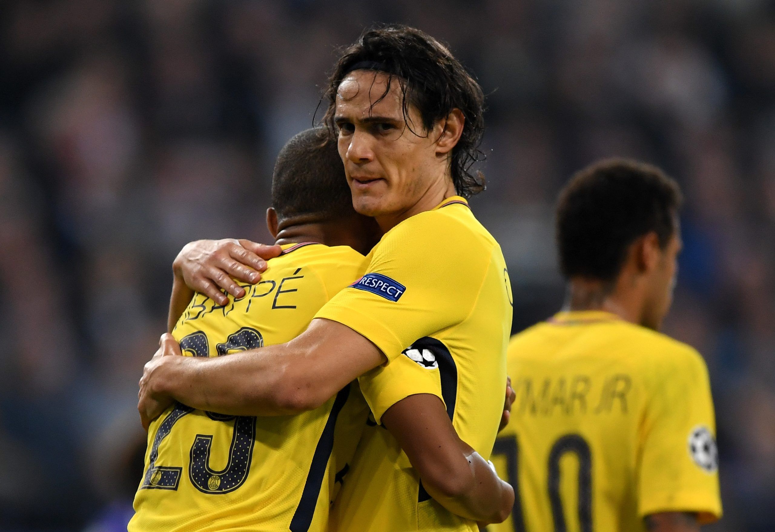 La felicitación de Cavani para Mbappé: «Un abrazo enorme de gol»