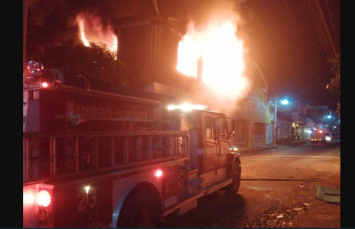 VIDEO. Incendio destruye librería en Chiquimula