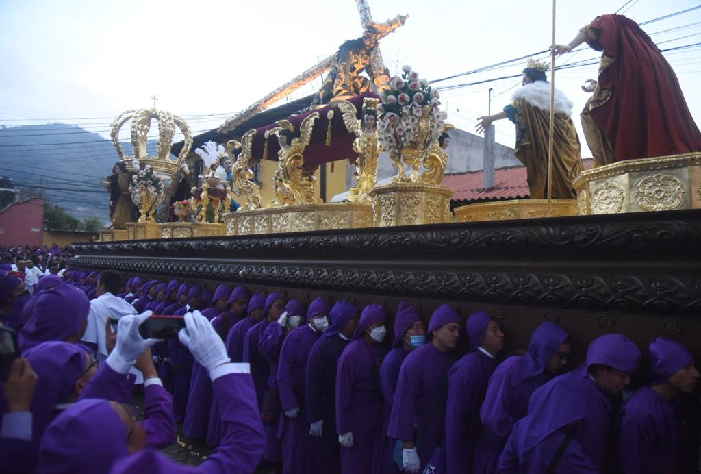 Procesión de Jesús Nazareno de la Caída recorre Antigua Guatemala