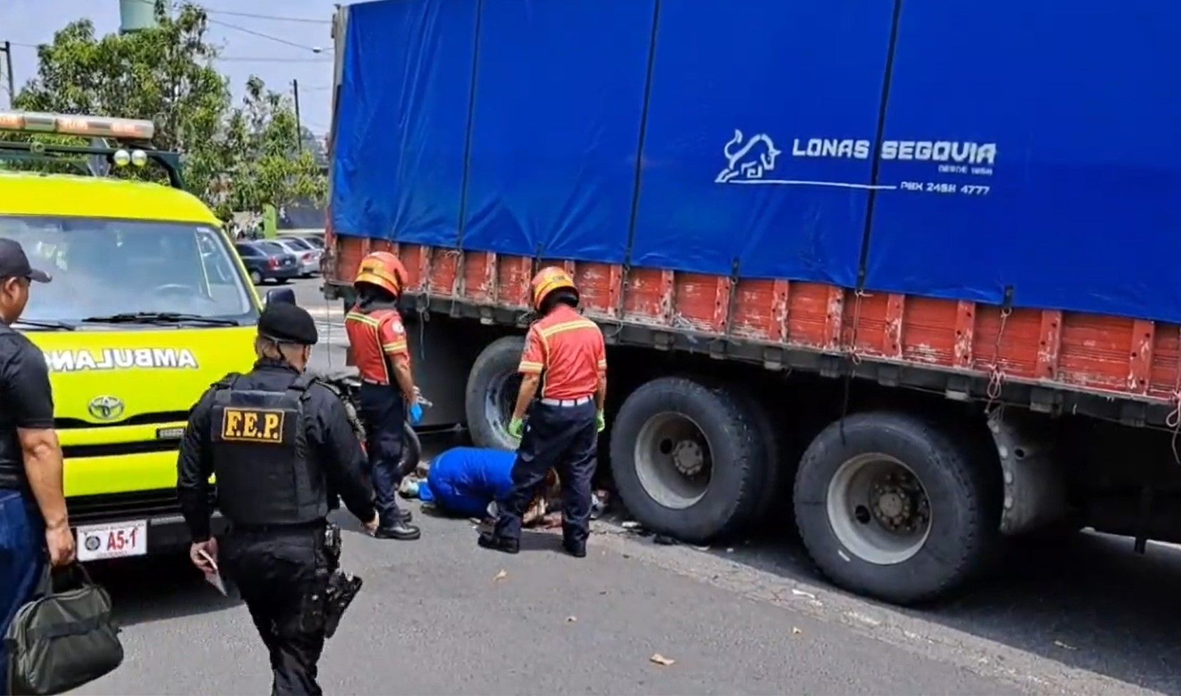 Menor muere en un accidente entre camión y motocicleta