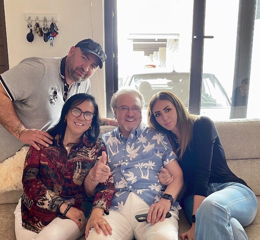 Carlos Villagrán celebró el Día del Padre de 2022 con sus hijos Sylvia, Vanesa y Gustavo. (Foto Instagram: @carlos_kiko1)