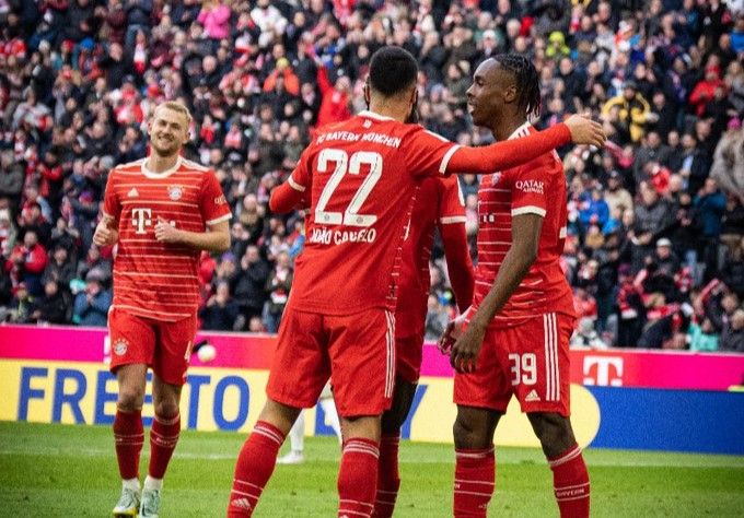 Bayern Munich líder solitaria del campeonato alemán tras tropiezo del Dortmund