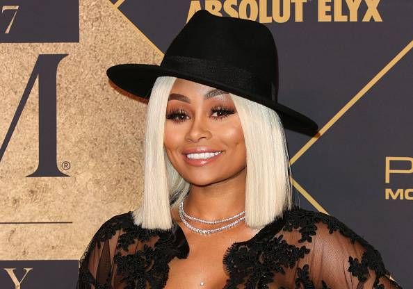 Blac Chyna sale de OnlyFans y se somete a una reducción de senos y glúteos