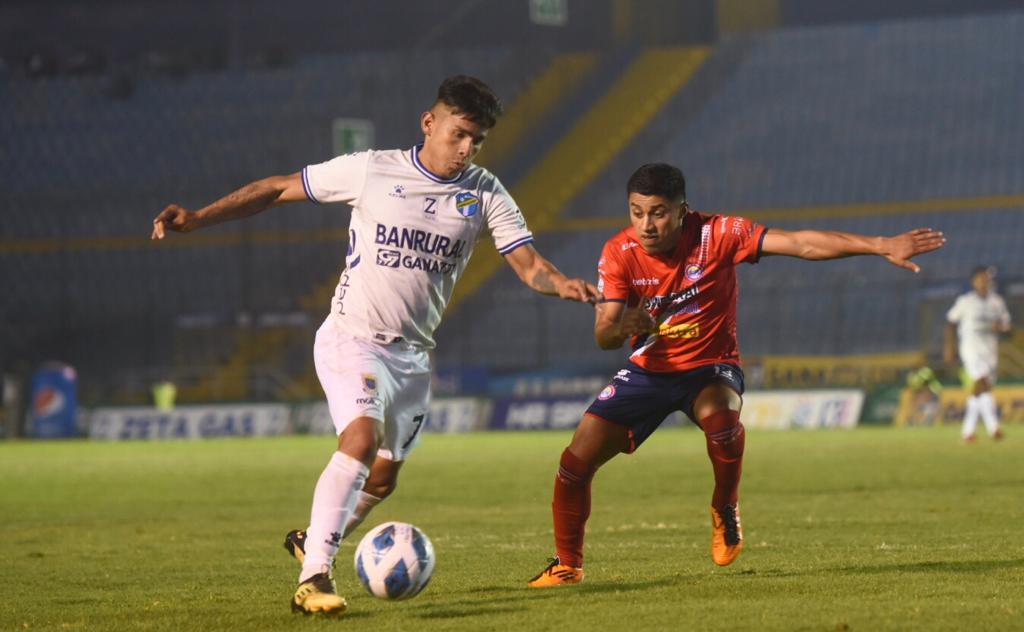 Xelajú se afianza en el liderato tras el empate ante Comunicaciones